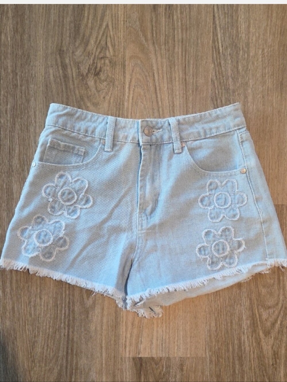 Embroidered Light Blue Denim Shorts with Floral Detail Size 1 - Picture 2 of 5